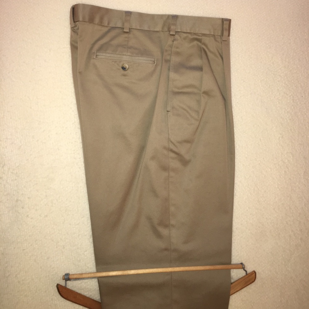 Excellent condition Jos A Bank khaki dress pants