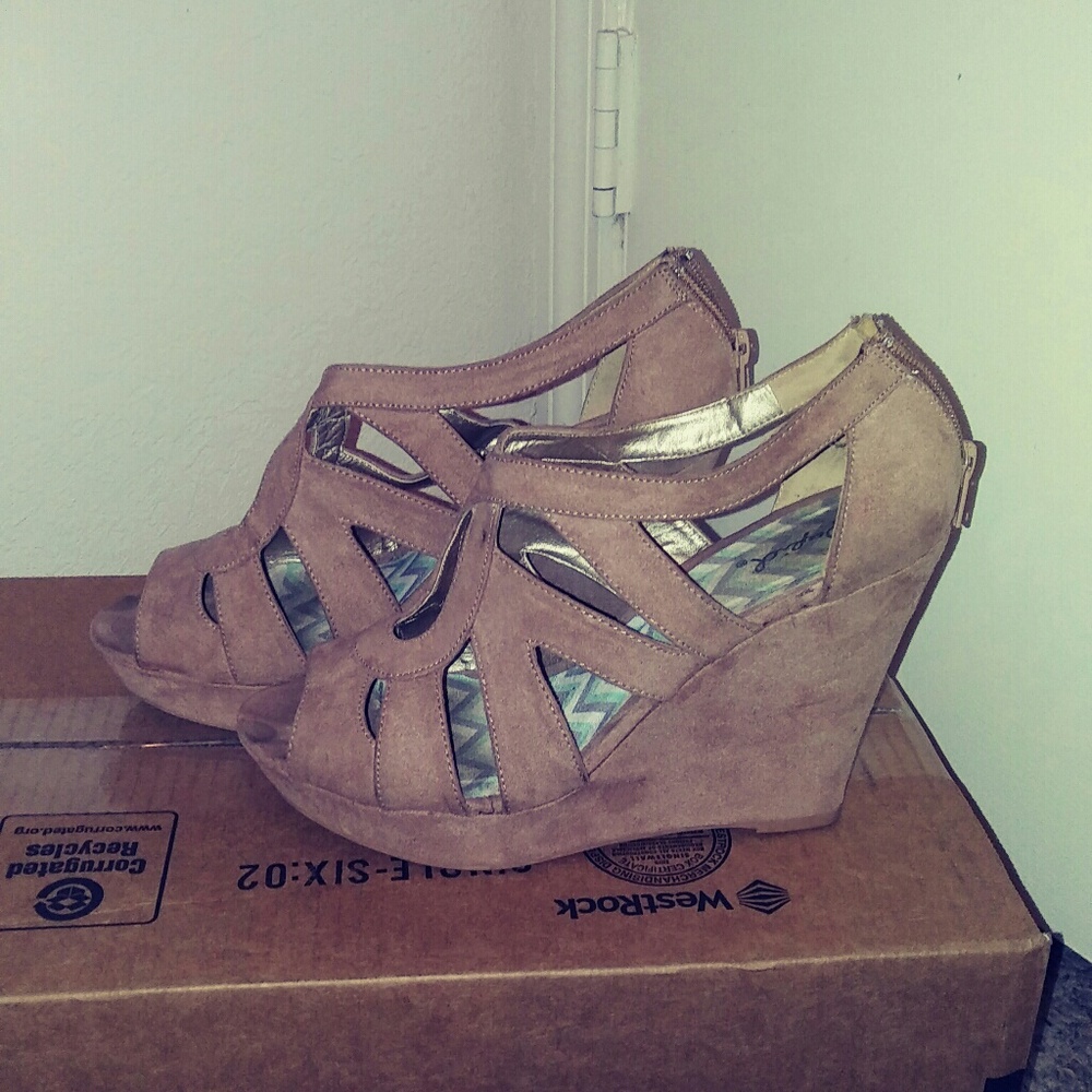 Shoes - Picture 3 of 3