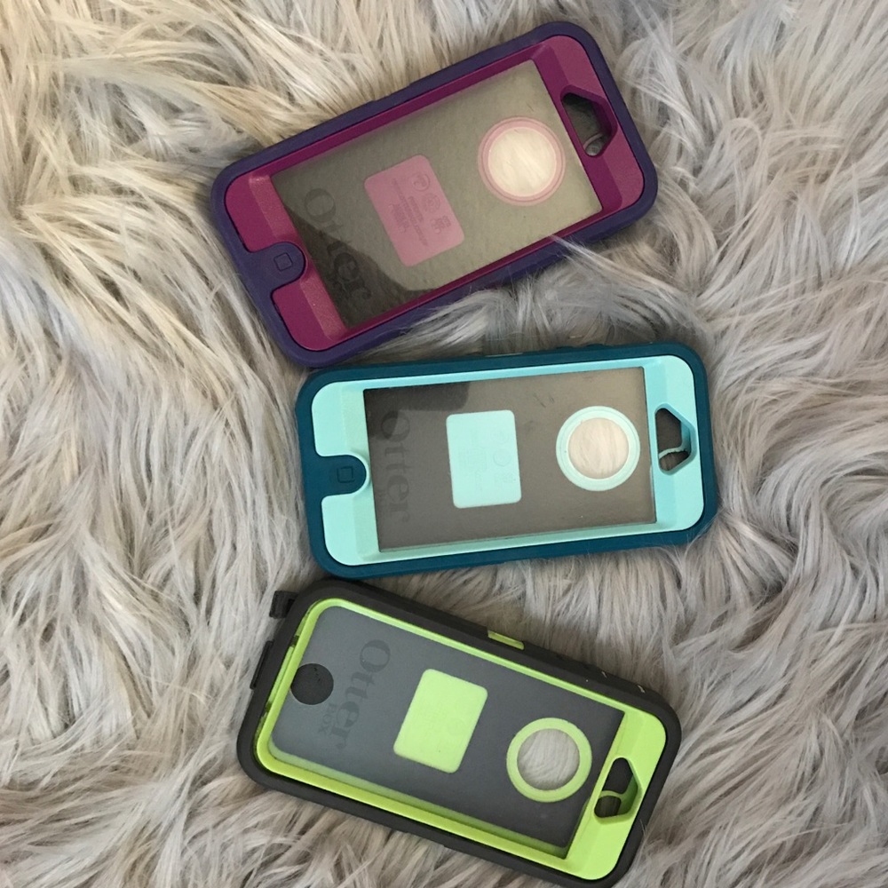 one of the three otterbox cases for a 5,5s,5c
