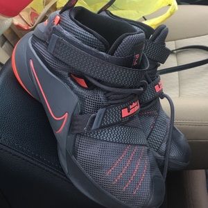 Lebron soldiers Sneakers