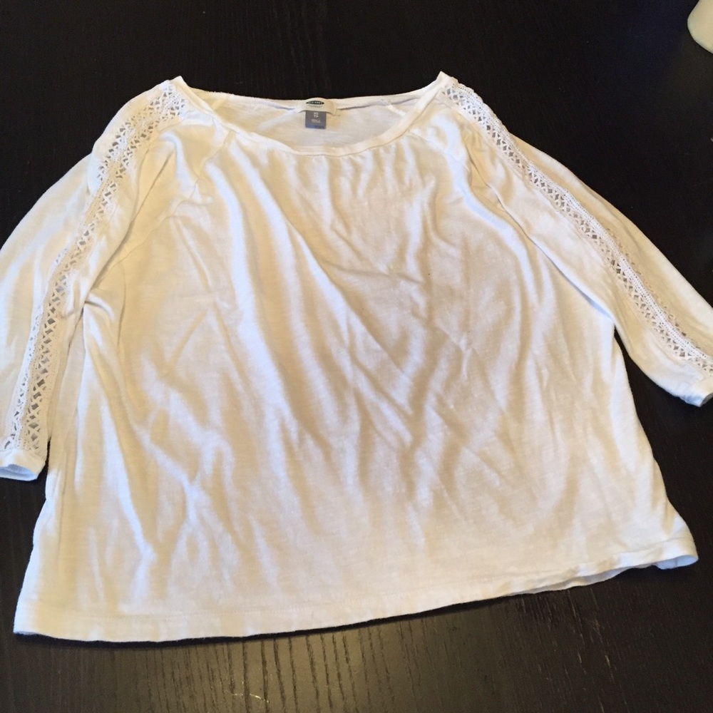 Old navy T-shirt lace Down arms