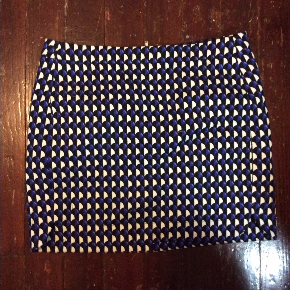 Jcrew skirt with exposed zipper.