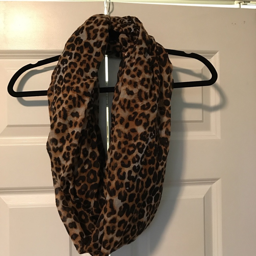 Leopard Express scarf