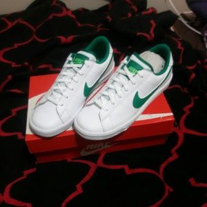 Nike Classic Tennis Shoes