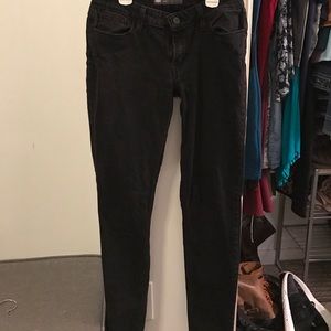 Black Levi's jeggings