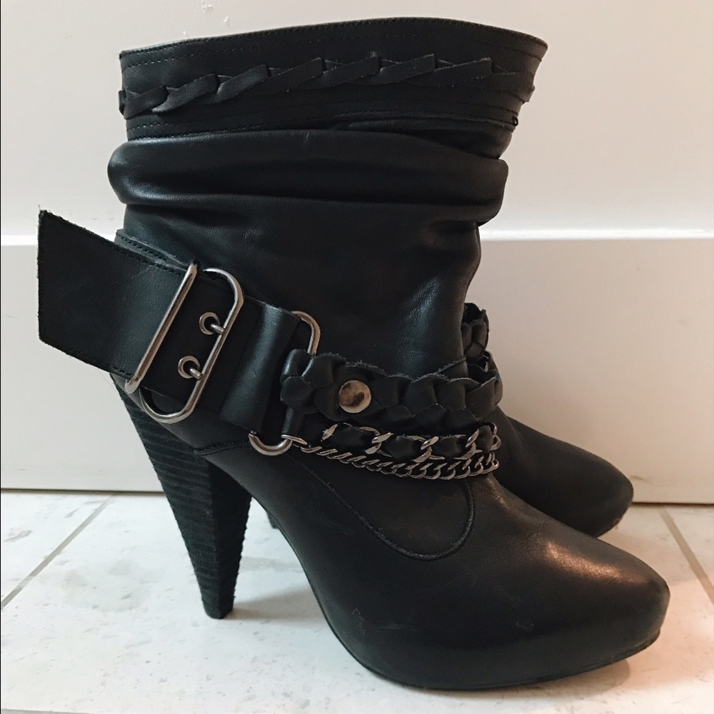 Naughty Monkey Criminal Bootie Sz 6