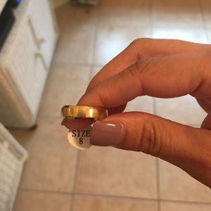 Men's gold wedding band
