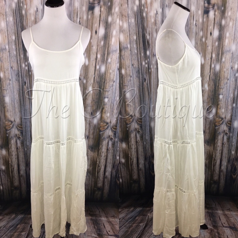 ๐CLEARANCE๐ White Spaghetti Strap Crochet Maxi - Picture 2 of 3