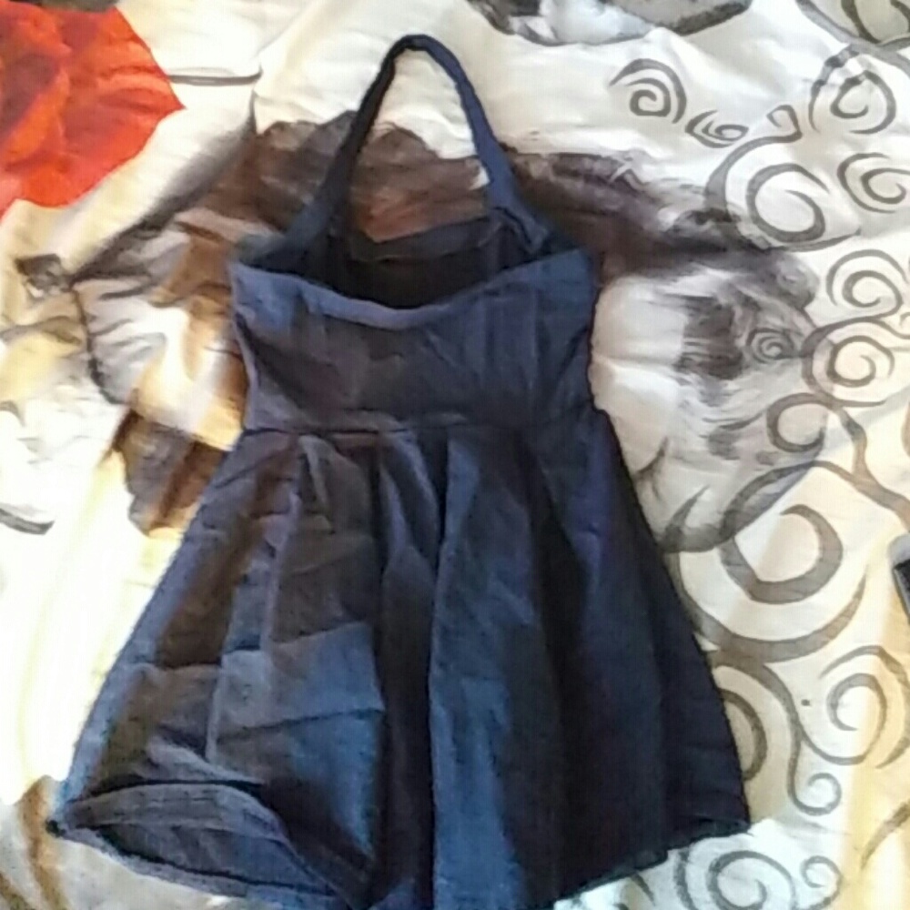 Clothes - Picture 2 of 3