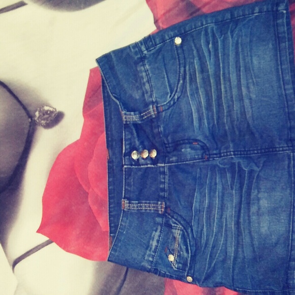 Clothes - Picture 2 of 3