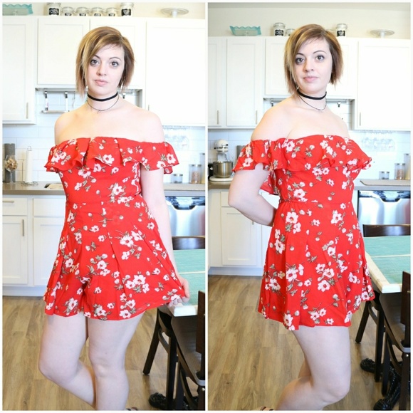 •Restocked• Off the Shoulder Ruffle Top Romper - Picture 7 of 8