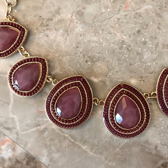 Francesca's Teardrop Statement Necklace - Picture 4 of 8