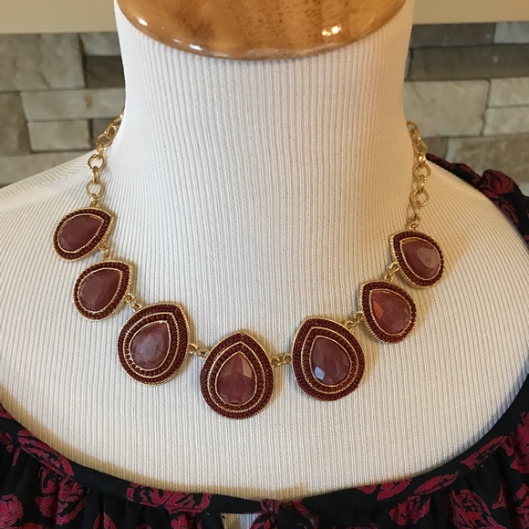 Francesca's Teardrop Statement Necklace - Picture 5 of 8
