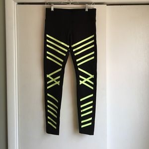 New W/O Tags Alo Yoga glow-in-the-dark leggings, M
