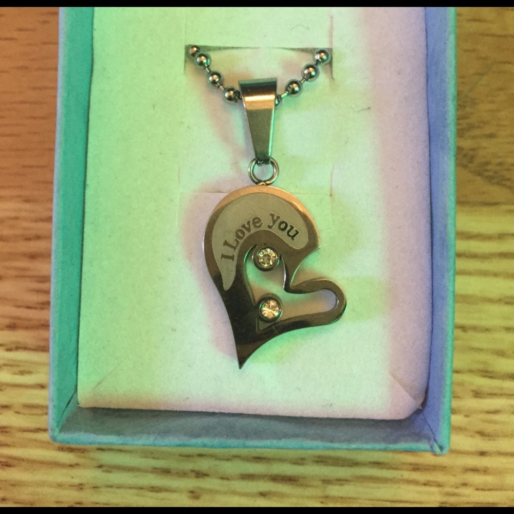 ADORABLE heart necklace ❤️