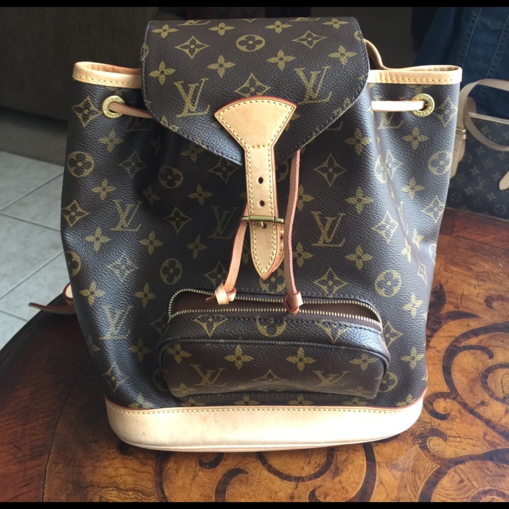 SOLD 🅿️🅿️ - LV Used Montsouris mm Bag