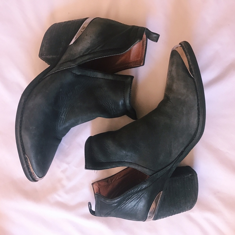 Jeffrey Campbell Cromwell black leather bootie