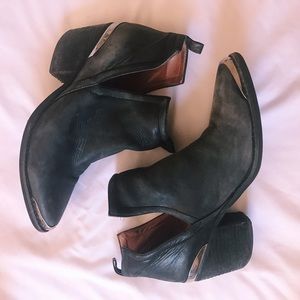 Jeffrey Campbell Cromwell black leather bootie