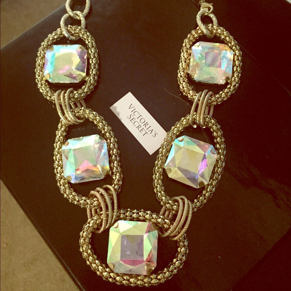 Tri colored necklace💗