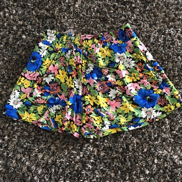 Flowy Flower Shorts - Picture 4 of 4