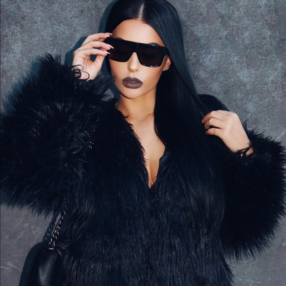 Camellia- Black Flat Top Squared Sunglasses - Picture 3 of 8