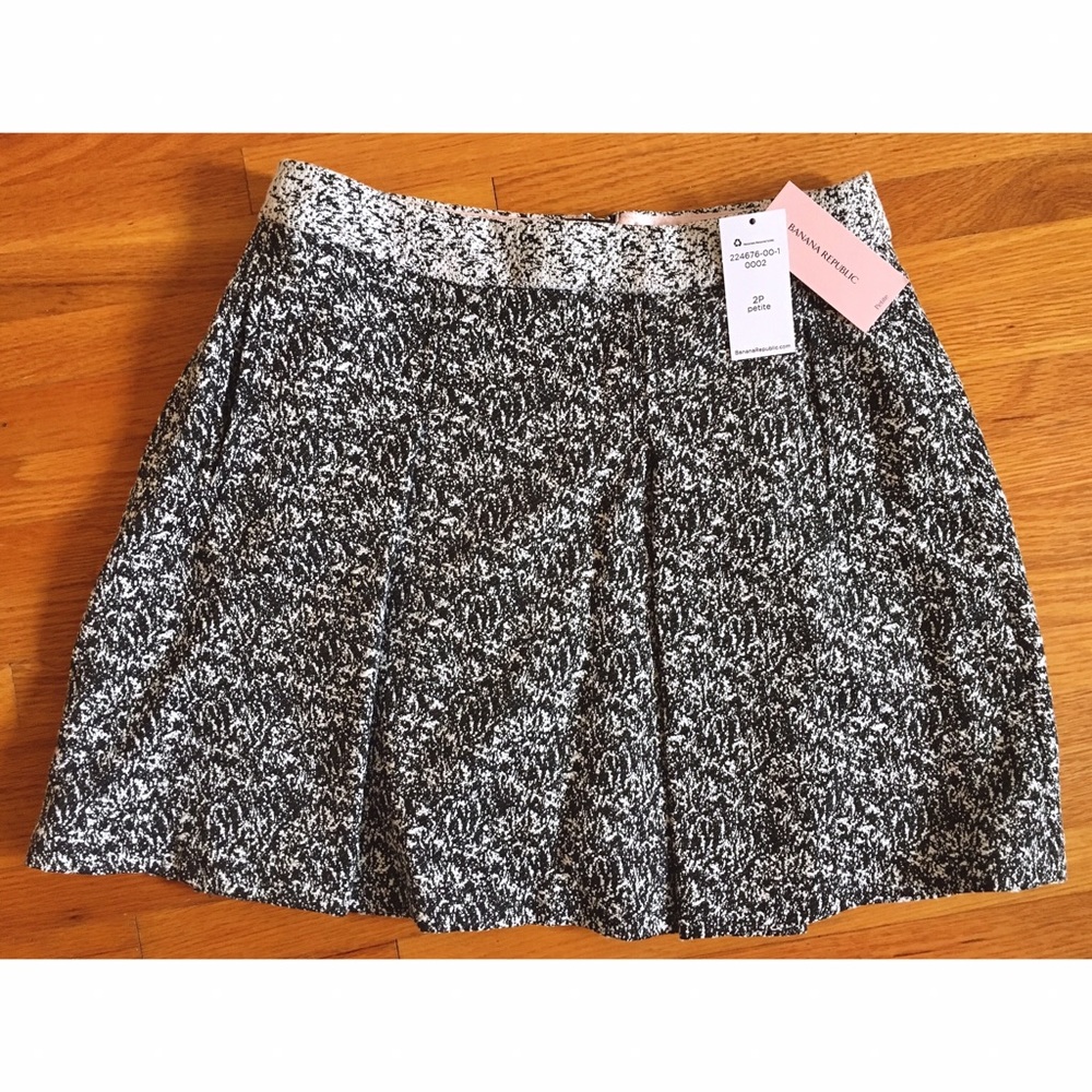 Banana Republic Black and White Skirt NWT