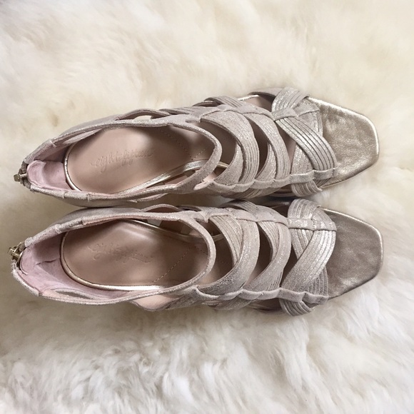 Eight Fifteen Liza Pale Gold Cutout Sandals - Picture 3 of 8