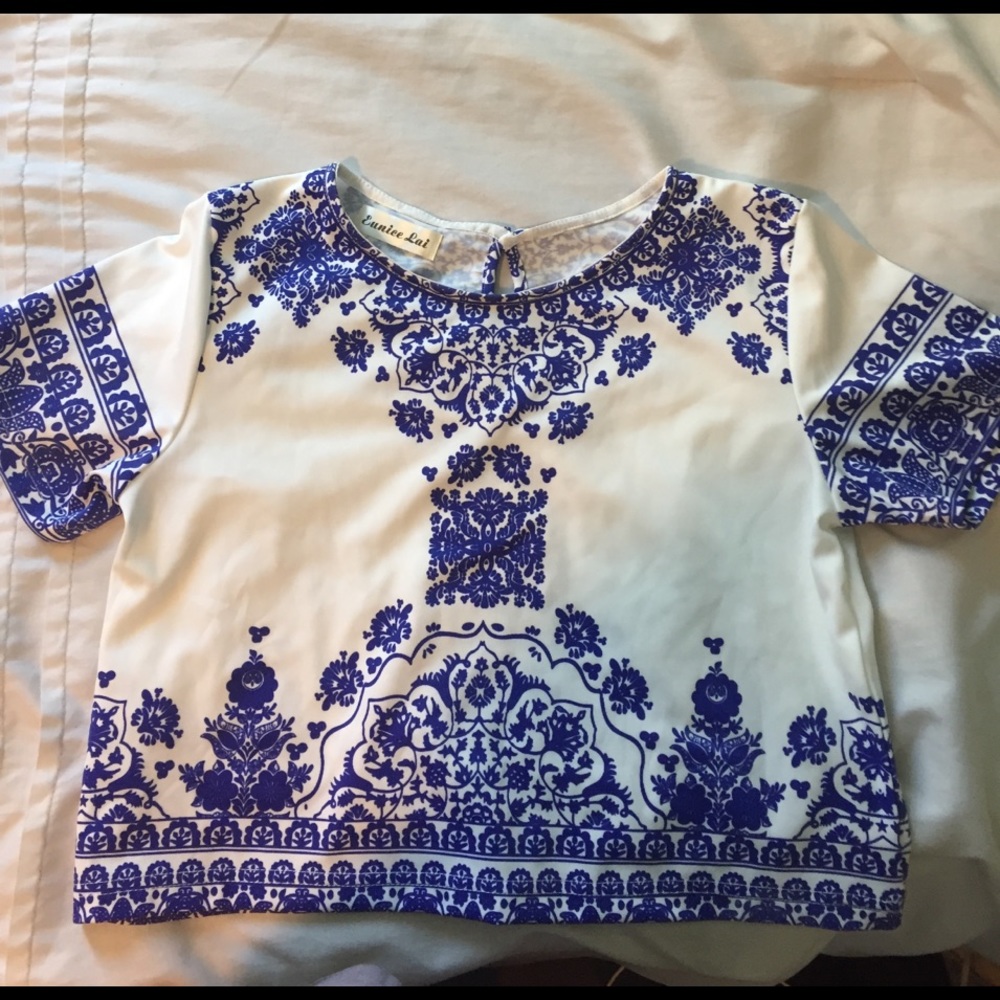 Cute mid length summer top