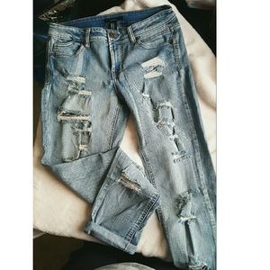 F21 distressed boyfriend jeans
