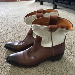 Gucci boots with dust bag.