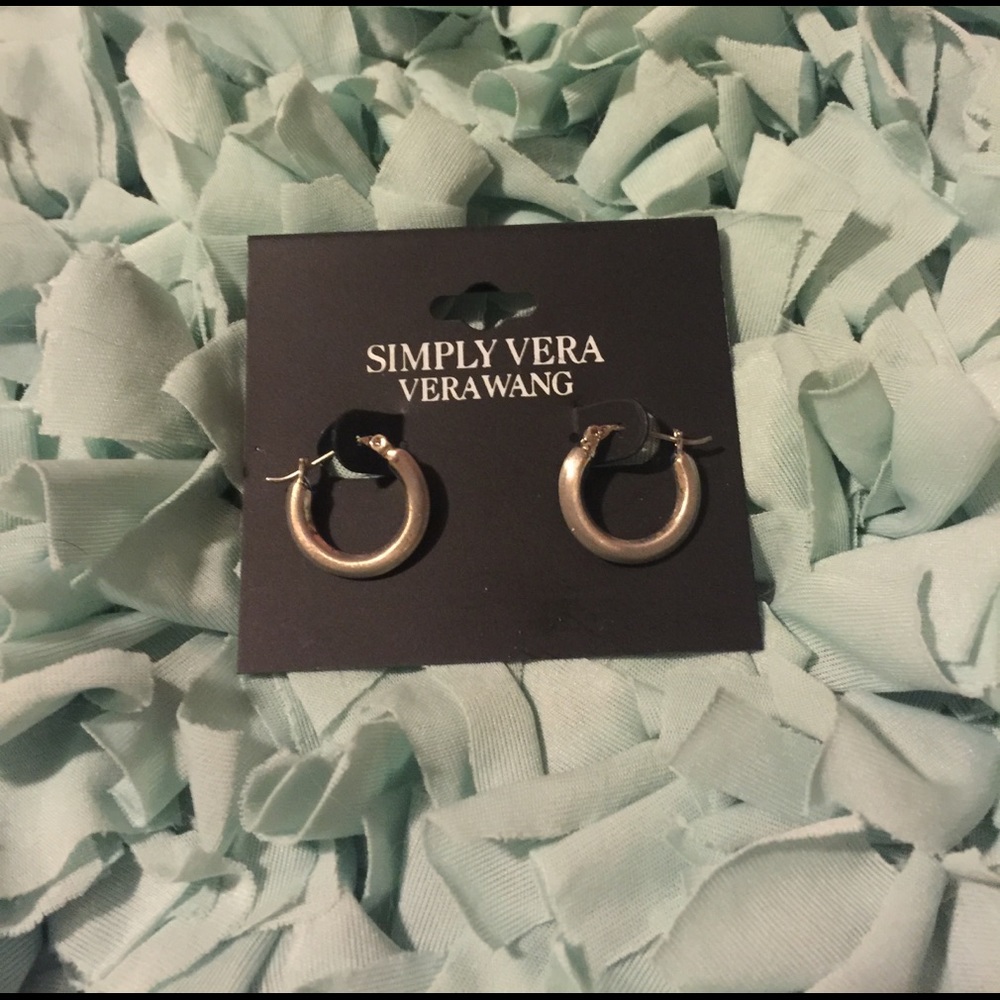 Vera Wang earrings 😍😍