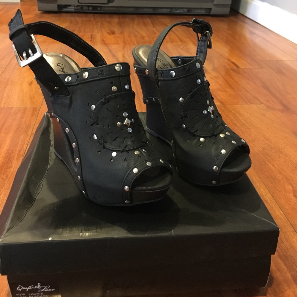 Like New Qupid Luxe Wedges