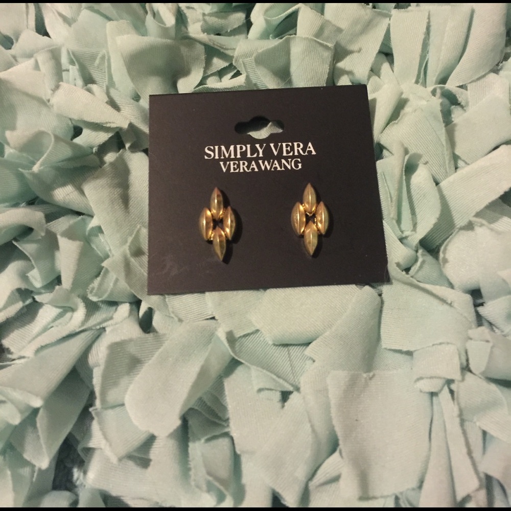 Vera Wang earrings 😍😍