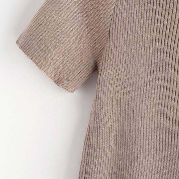 πHPπKhaki LaceUp Ribbed Knitted Crop Tee - Picture 3 of 5