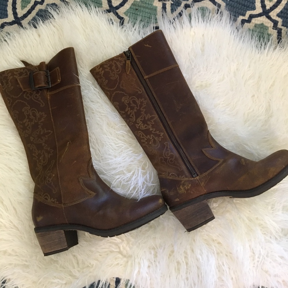 Stressed embroidered real leather boots