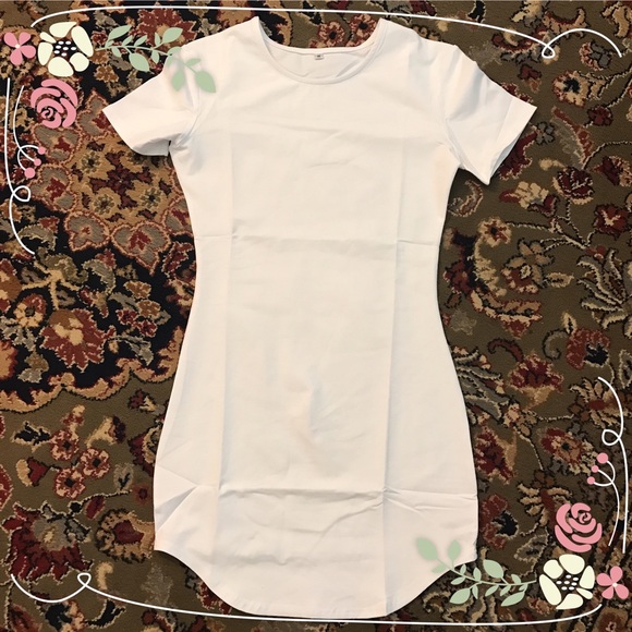 ✨ONE LEFT✨Curved Hem Short Sleeve Dress - Picture 3 of 4