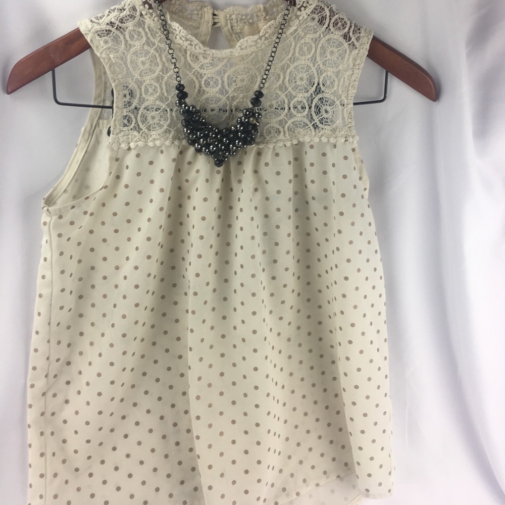 Cute boutique sleeveless top