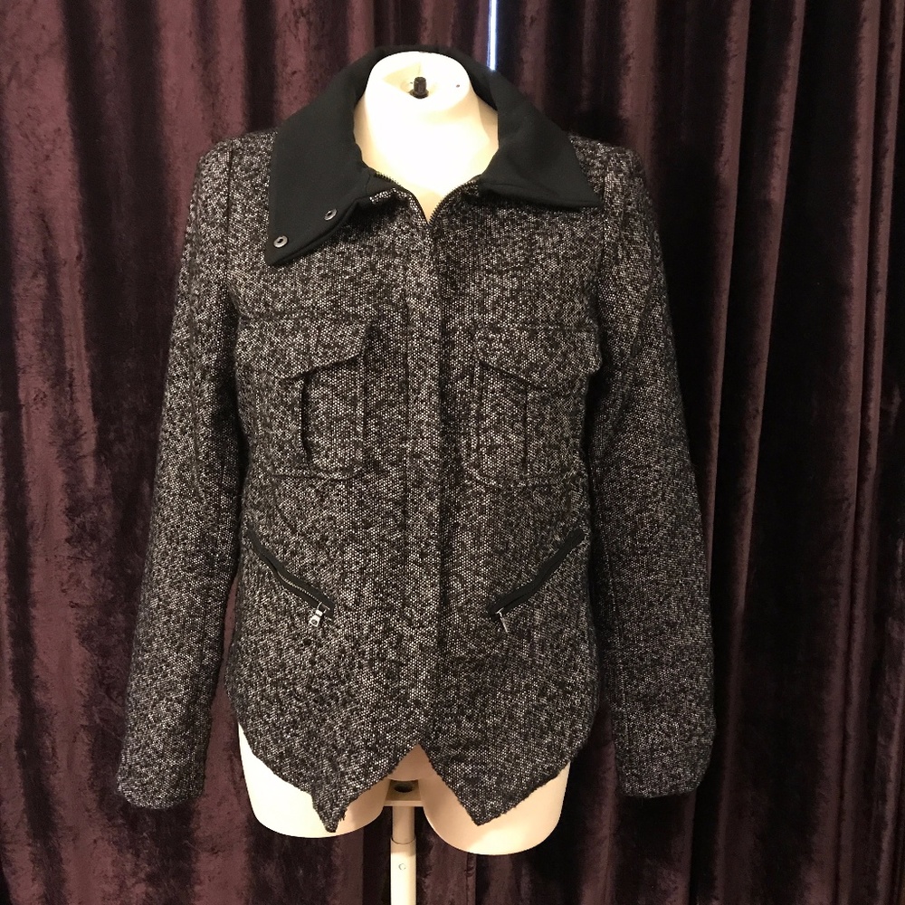 Gap black & white jacket blazer very stylish