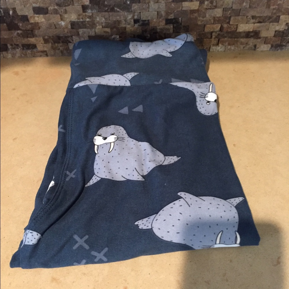 OS LuLaRoe seal leggings