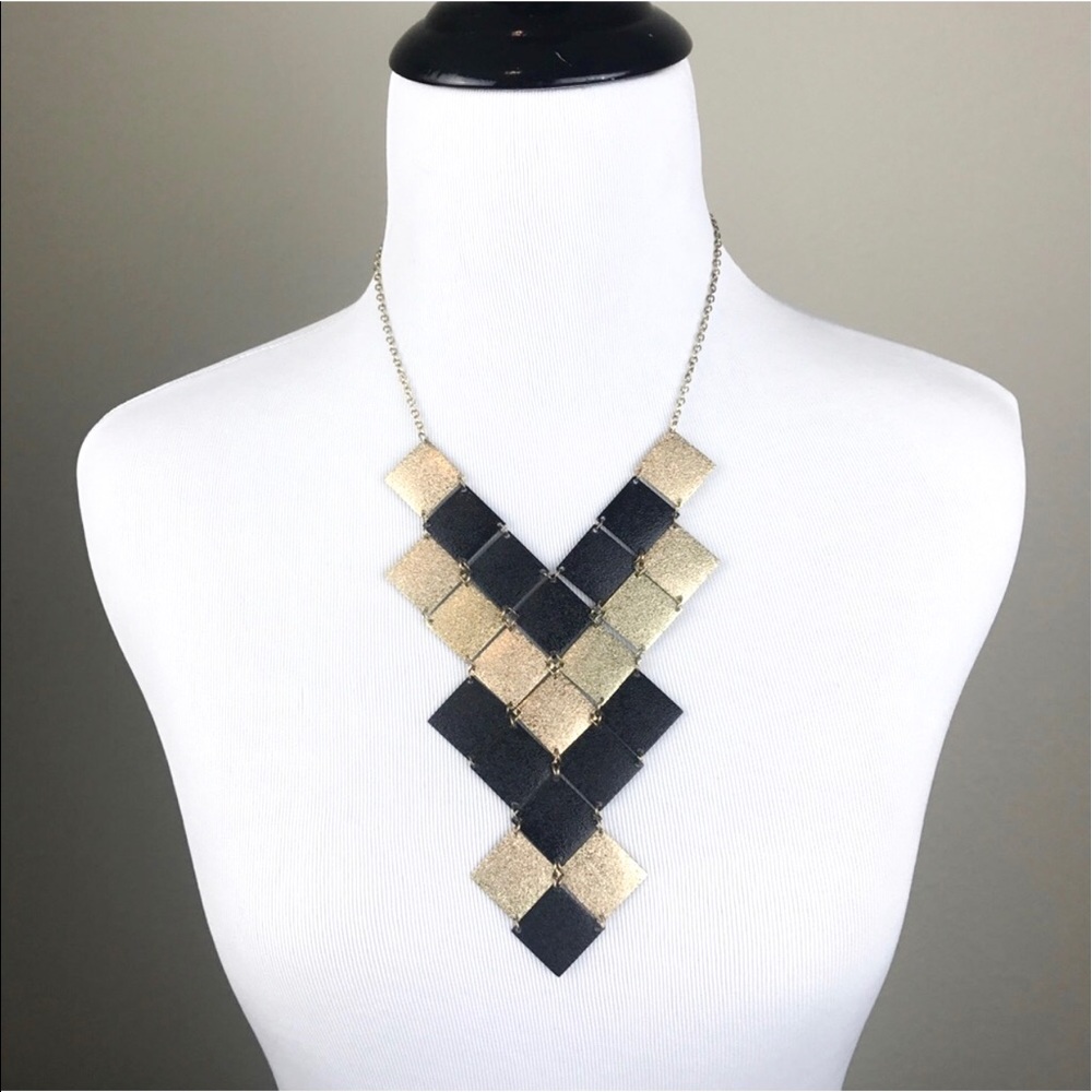 Black and Gold Necklace 🎀