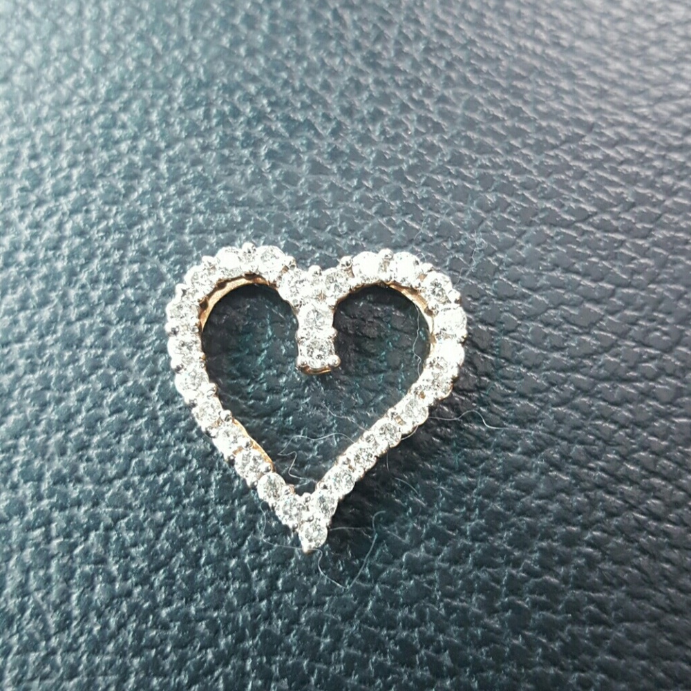 Beautiful 1ct diamond pendant