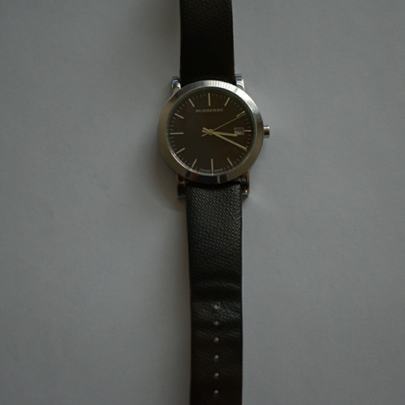 Burberry Smoked Check Watch - Picture 5 of 5