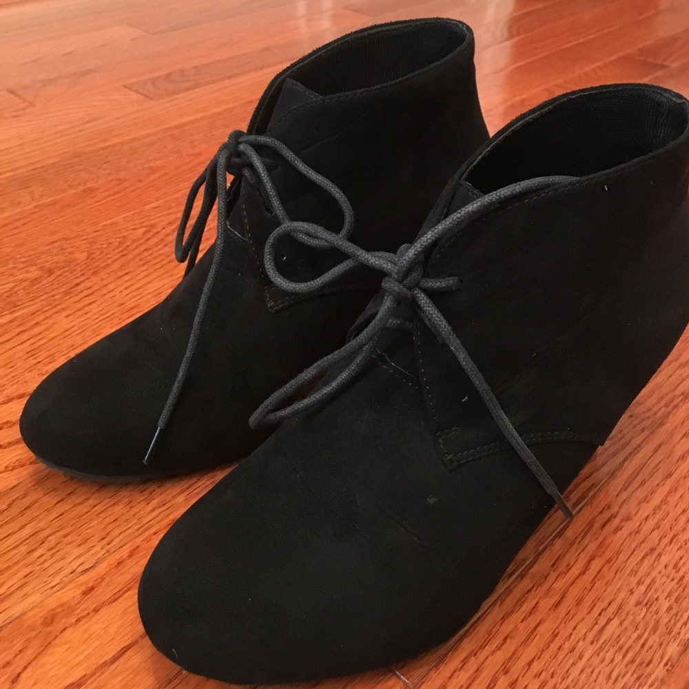 Black wedged booties