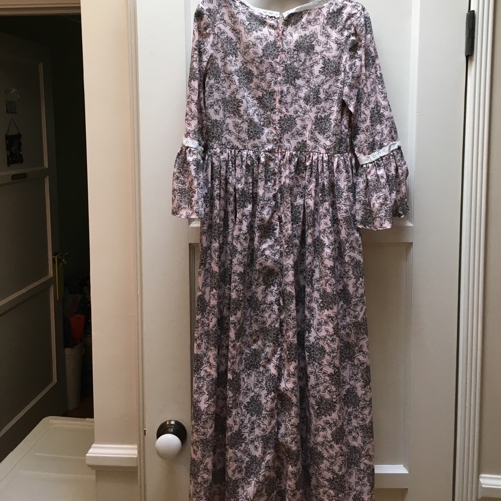 Kids Colonial Costume Handmade w/bonus lace shawl - Picture 4 of 8