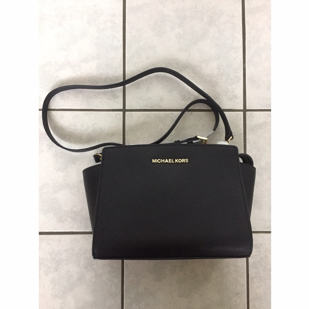 Michael Kors Selma Medium Messenger