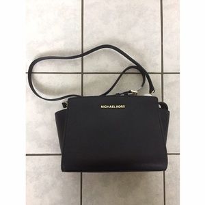 Michael Kors Selma Medium Messenger