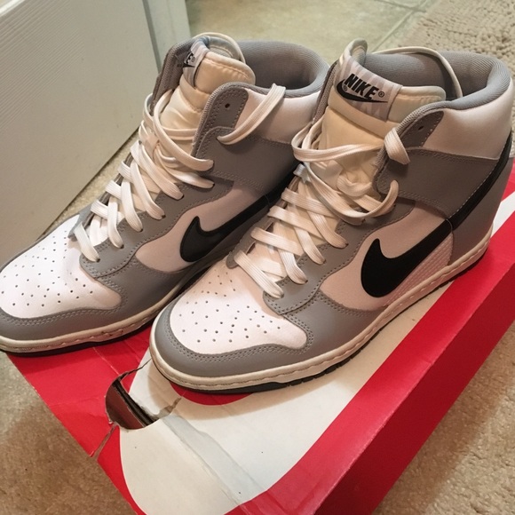 Nike Shoes - FINAL SALE ❗️Women's Nike Dunk Sky Hi