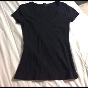 Black v-neck short sleeve t-shirt