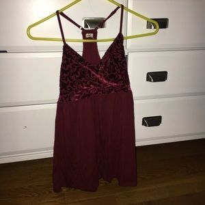 Wine colored tank top hollister