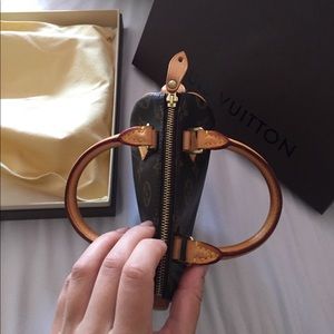 Louis Vuitton small purse! (Authentic)